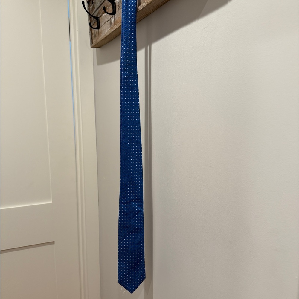 Hugo Boss Blue Silk Tie Classic Business Accessory